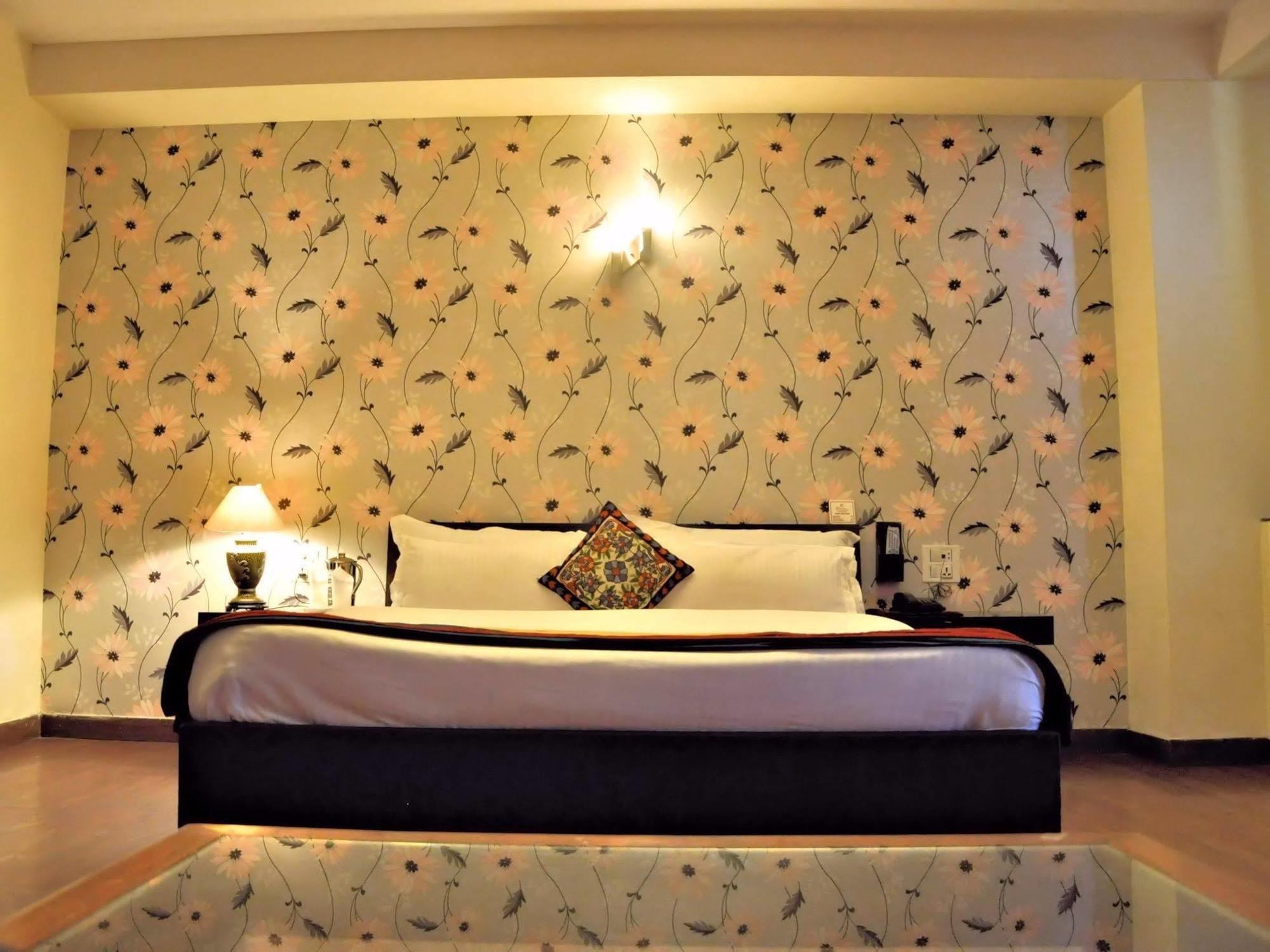 Hotel Pr Residency Amritsar Zimmer foto